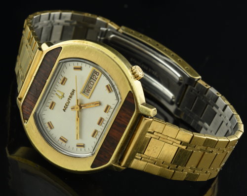1973 Bulova Accutron 34.5x40mm gold-plated watch with original wood-grain-style finished case, and accurate electric movement.