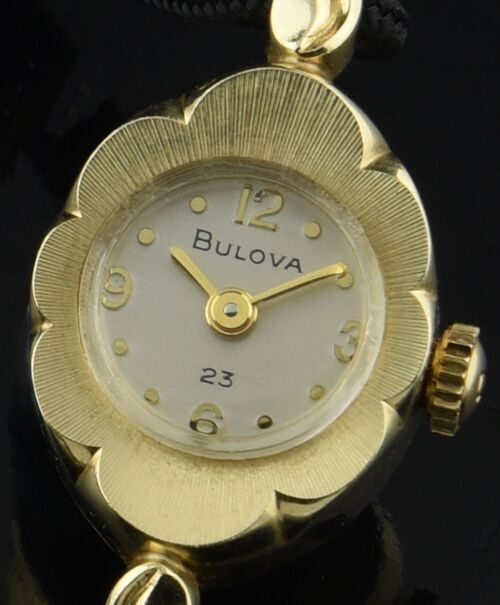 1950s Bulova 14k solid-yellow-gold flower-shaped ladies cocktail watch in great condition with a clean, accurate manual winding movement.