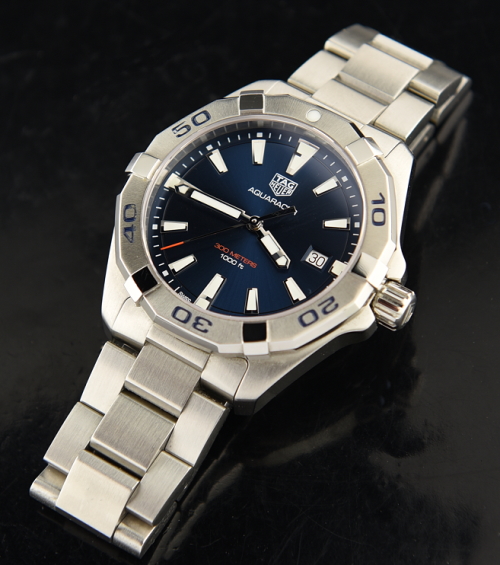 2019 Tag Heuer Aquaracer stainless steel watch with blue dial, screw-down crown, 300m depth, box/papers, and reliable quartz movement.