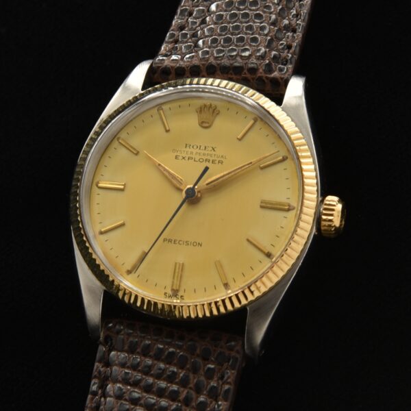 This is a very uncommon 1959 vintage Rolex ref. 5501 dress Explorer produced only for the Canadian market. This 34mm stainless steel case looks pristine.