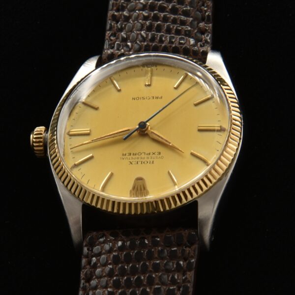 This is a very uncommon 1959 vintage Rolex ref. 5501 dress Explorer produced only for the Canadian market. This 34mm stainless steel case looks pristine.