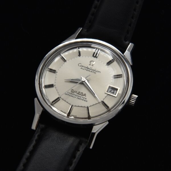 These Japanese version Omega Constellation were produced only for the Japanese market by Omega and were the last pie-pan dial Constellations.