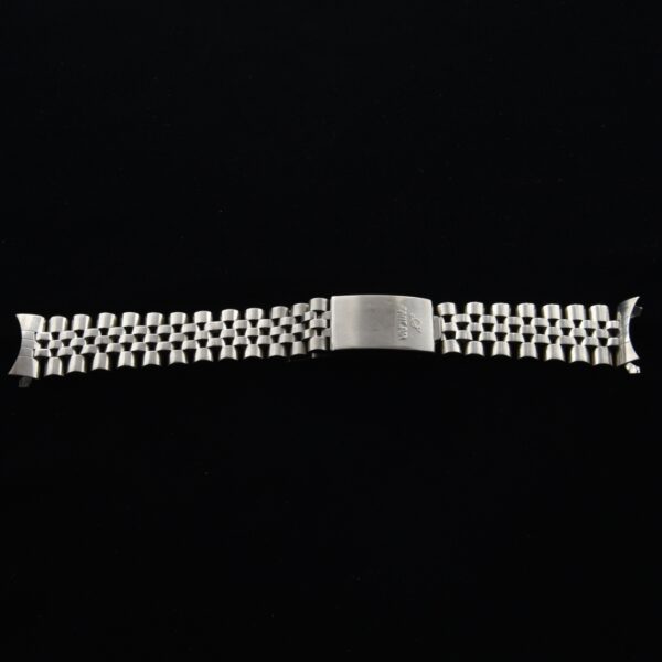 This is a hard-to-find 19mm stainless steel vintage Enicar bracelet in the Jubilee style likely from the '70s. This measures 6.75" and looks very good.