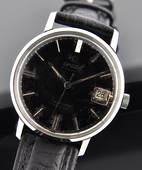 1967 Omega Seamaster De Ville automatic watch. The case measures 34.5mm across in shimmering stainless steel. The crown is generic.