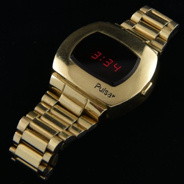 This is a vintage Pulsar P2 gold-filled '70s vintage LED watch that works perfectly.