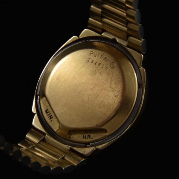 This is a vintage Pulsar P2 gold-filled '70s vintage LED watch that works perfectly.