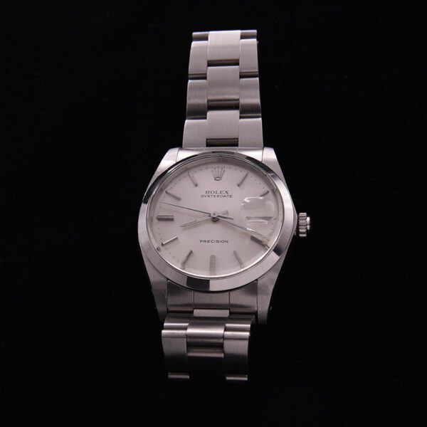 This 1988 34mm vintage Rolex Oysterdate comes complete with box and papers. The stainless steel case displays excellent condition overall.