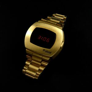 This 30x40mm gold-plated Pulsar '70s vintage LED watch displays excellent overall condition.