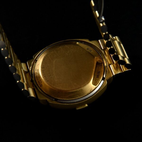 This 30x40mm gold-plated Pulsar '70s vintage LED watch displays excellent overall condition.