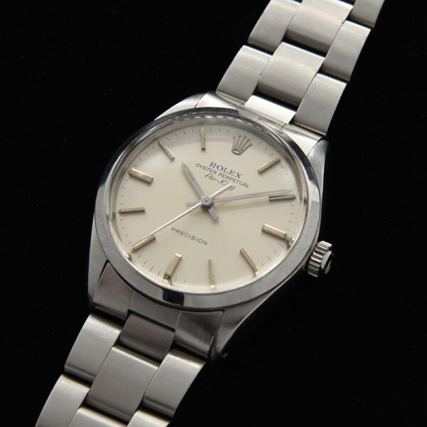 This 1981 Rolex ref. 5500 with serial number 709xxxx dates to 1981 and displays nearly new overall condition.