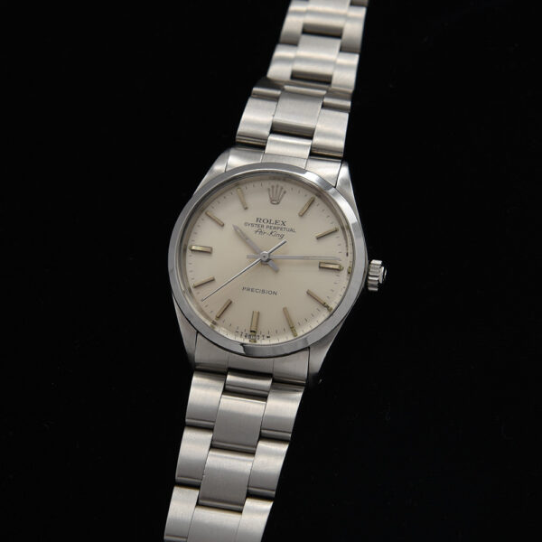 This 1981 Rolex ref. 5500 with serial number 709xxxx dates to 1981 and displays nearly new overall condition.