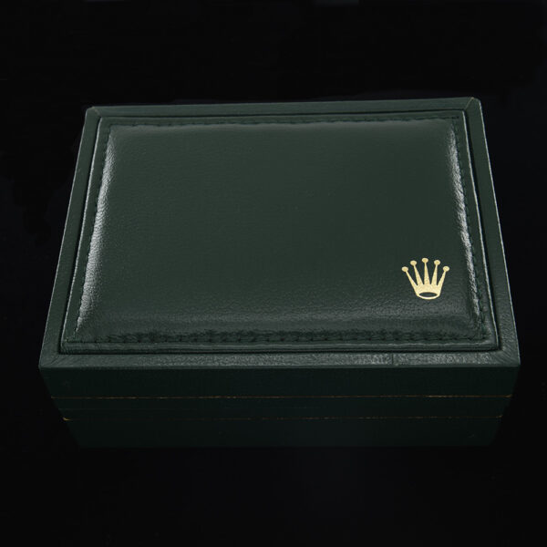 This 4x5" Rolex package comes with both inner and outer box, polishing cloth, papers and holder for a Rolex Submariner 16610.