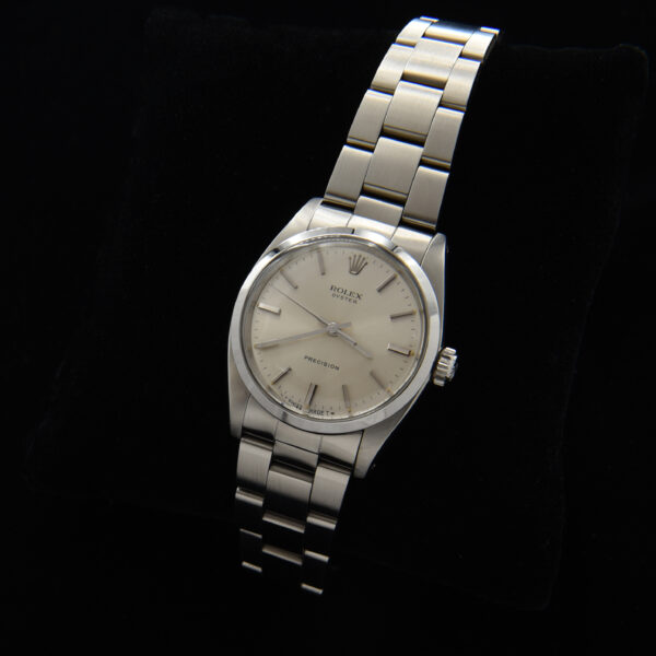 The manual winding Oyster watches by Rolex always attract my eyes. They are so simple, balanced and understated.