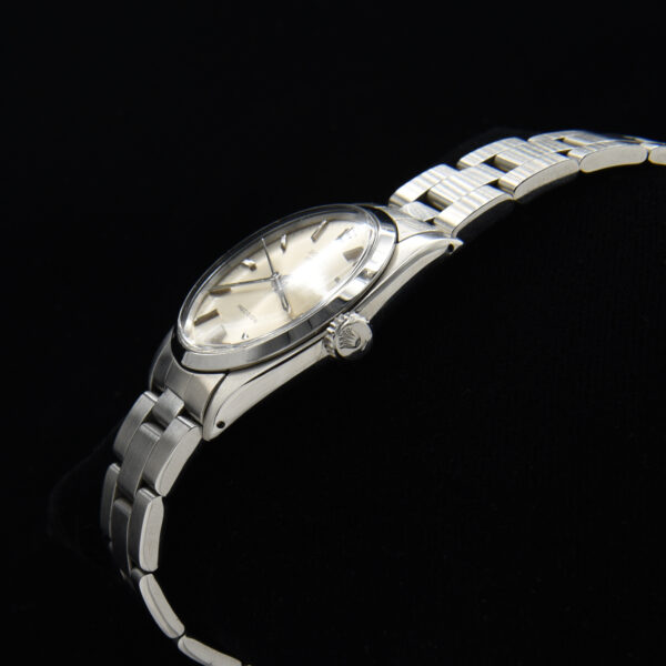 The manual winding Oyster watches by Rolex always attract my eyes. They are so simple, balanced and understated.