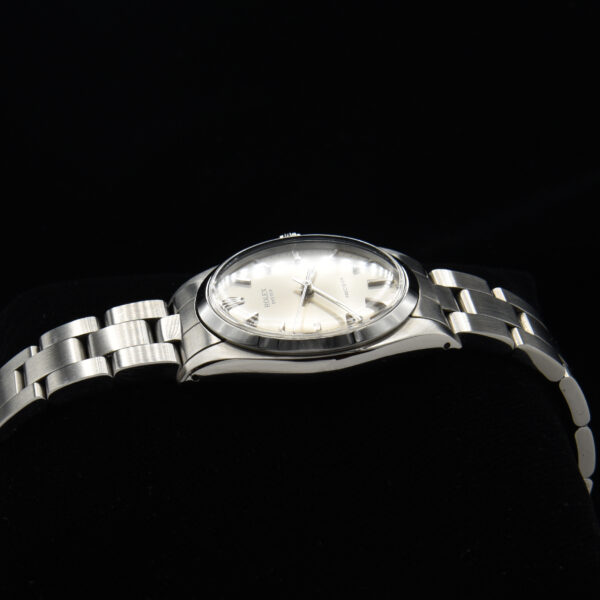 The manual winding Oyster watches by Rolex always attract my eyes. They are so simple, balanced and understated.