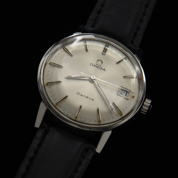 This 1968 vintage Omega Geneve is as simple and understated as they come. The 34mm stainless steel case with sea monster screw-back case looks pristine.