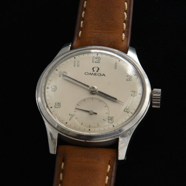 This 1945 Omega Suveran is a very desirable WW2 military-era watch designed by Omega for the Swedish market. These fine watches were sold only in Sweden by their government in order to raise money for the ailing WW2 economy.