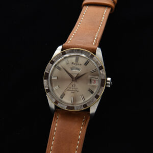 This vintage 1970s Royce Leadership 600 watch offers quite a bit for the money. This watch features an automatic winding 57 jewel day/date movement.