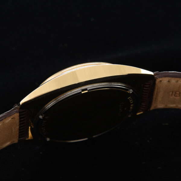 This is a 36mm, solid gold Bulova Accuquartz time capsule dating to 1972. This watch is literally pristine and comes complete with the original and rare box (filled out) papers and even battery receipts.