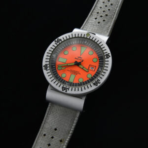 This is a rather rare vintage 1970s professional dive watch produced by the Royce watch company.