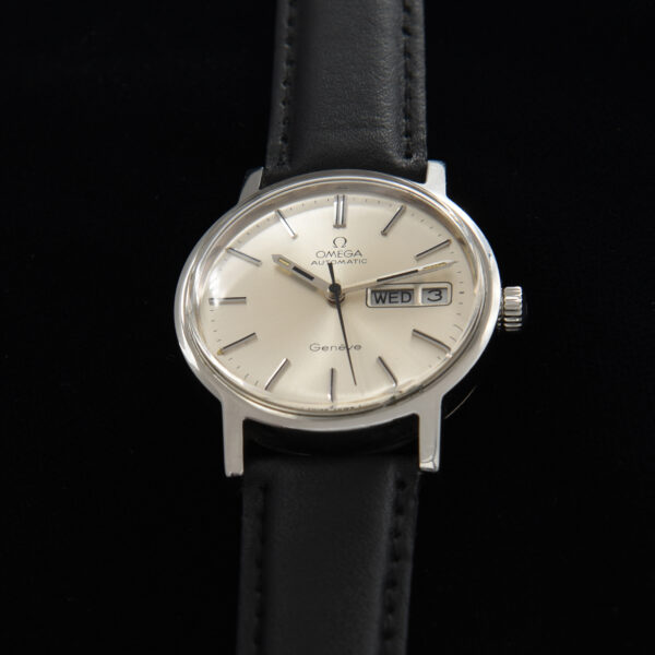 This is a very clean 1973 Omega Geneve automatic winding watch housed in a shimmering stainless steel 35mm case.