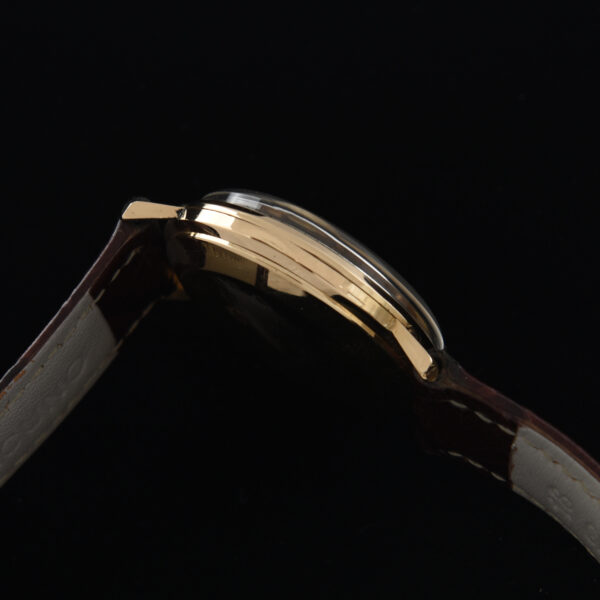 This is a sleek and elegant 1968 33.7mm solid-18k-gold Omega Geneve displaying excellent overall condition. Finding these in 18k is rather uncommon.