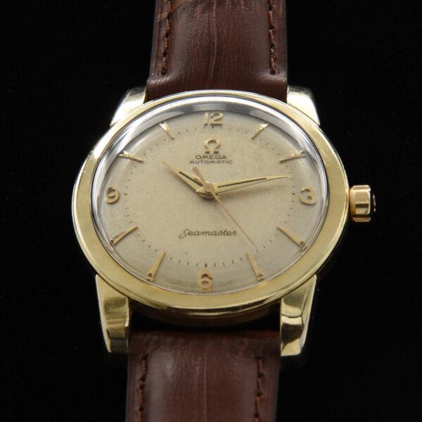 This is a very fine-looking 1954 vintage Omega Seamaster watch housing the automatic winding caliber 354 movement which has been expensively serviced and is working flawlessly.