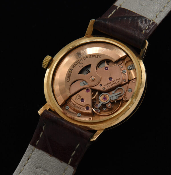 This is a sleek and elegant 1968 33.7mm solid-18k-gold Omega Geneve displaying excellent overall condition. Finding these in 18k is rather uncommon.