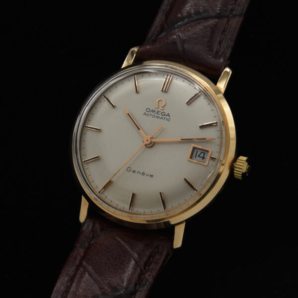 This is a sleek and elegant 1968 33.7mm solid-18k-gold Omega Geneve displaying excellent overall condition. Finding these in 18k is rather uncommon.