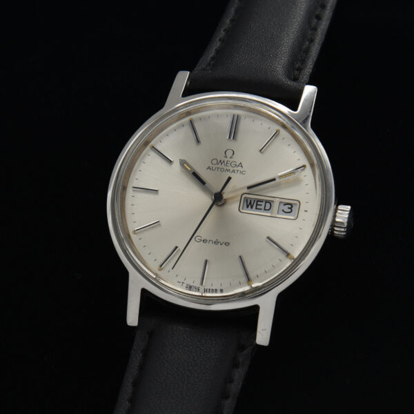 This 35mm stainless steel Omega Geneve dating to 1975 is a very clean example overall.