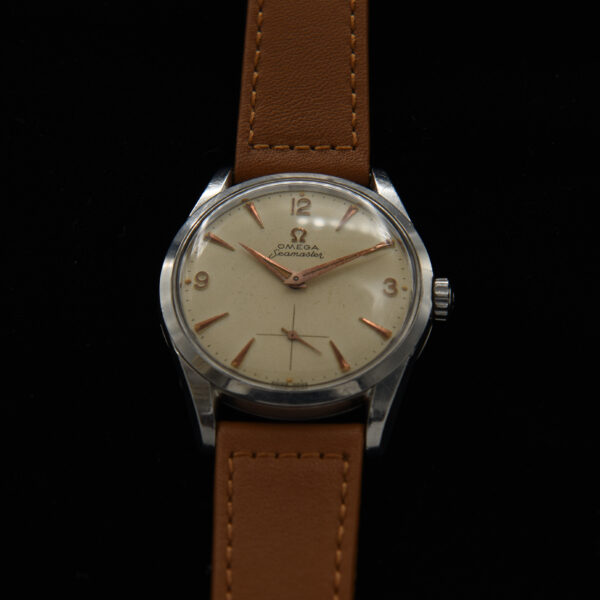 Here is a large and clean 1958 Omega Seamaster manual winding watch housing the robust and reliable caliber 267 movement.