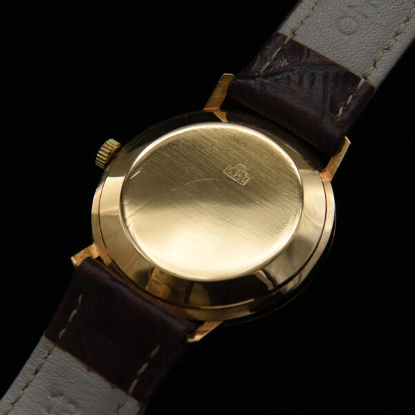 This is a sleek and elegant 1968 33.7mm solid-18k-gold Omega Geneve displaying excellent overall condition. Finding these in 18k is rather uncommon.