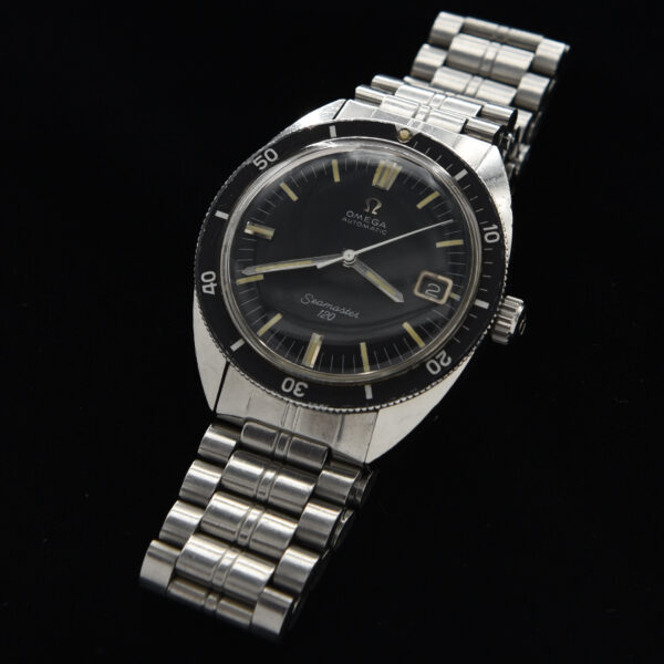 This is a very desirable vintage 1968 Omega Seamaster 120 automatic and highly sought-after by collectors due to its 37mm large size and general rarity.