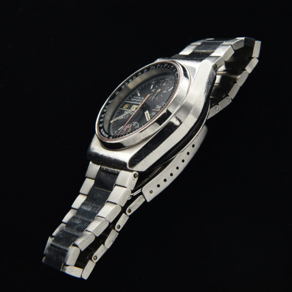 This steel 1975 Speedmaster Mark IV ref. 176.0015 measures 40mm and has not been polished.