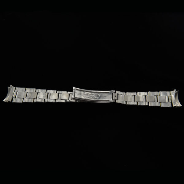 This 17mm Rolex Oyster bracelet will fit any of your 17mm lug vintage Rolex watches including the Bubbleback and many of the boy's size Oysters. This bracelet is amazingly tight and is long; measuring 6.75".