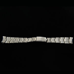 This 17mm Rolex Oyster bracelet will fit any of your 17mm lug vintage Rolex watches including the Bubbleback and many of the boy's size Oysters. This bracelet is amazingly tight and is long; measuring 6.75".