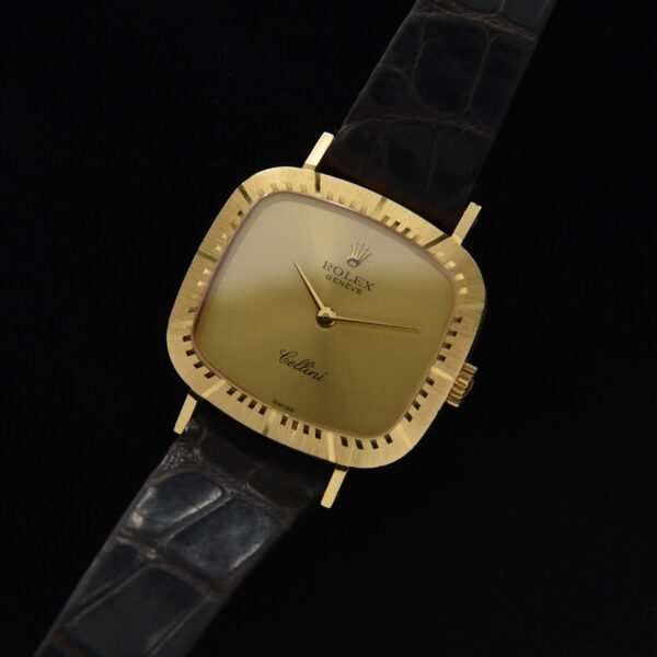 Here is a 1996 ladies Rolex Cellini in solid 18k yellow gold displaying amazing overall condition. This watch looks like it was barely worn.