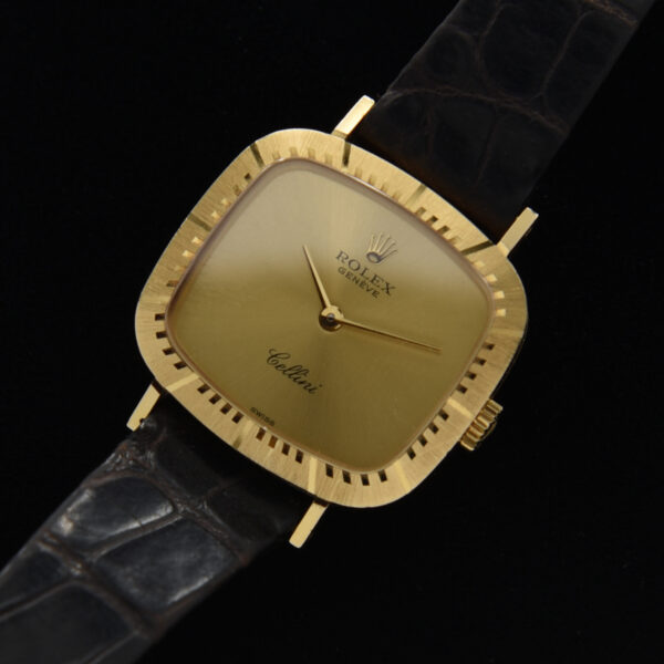 Here is a 1996 ladies Rolex Cellini in solid 18k yellow gold displaying amazing overall condition. This watch looks like it was barely worn.