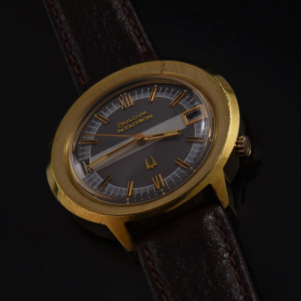 This 1973 Bulova Accutron is housed in a gold-toned 40mm case with original signed setting crown. The original dial is absolutely '70s style in brown and silver.