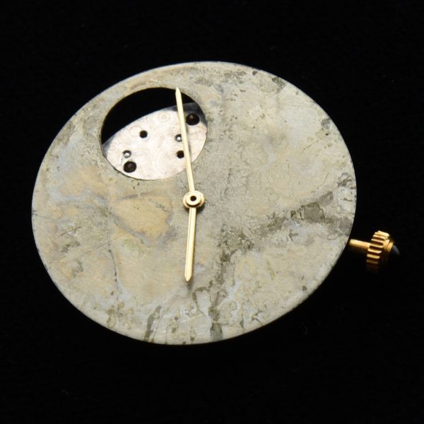 This is a manual winding Gerald Genta 18 jewel manual winding vintage movement which is adjusted to six positions. The cabochon crown and marble dial is still attached.