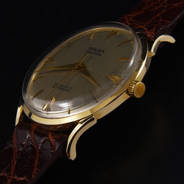 Here is a solid-14k-gold vintage Gruen watch housing an automatic winding Gruen movement which has just been serviced. The solid-gold case measures 32.75mm.