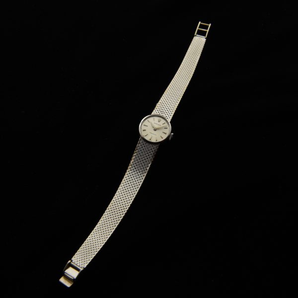 Here is an amazingly preserved solid 18k white gold 1960s ladies Rolex that has been stored for many years and lightly worn.