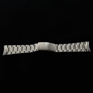 Here is a pristine and full-length 20mm Omega Speedmaster Professional 1498/840 bracelet. These are very hard to find.