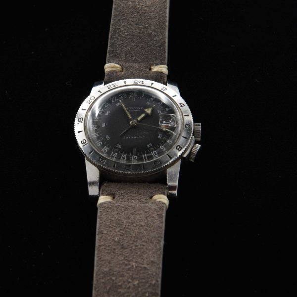 The Glycine Airman vintage military watch was used in Vietnam as it was popular amongst military servicemen and pilots everywhere. From the 1950s to the 1970s, pilots have relied on them due to their bold and easy-to-read 24-hour dial.