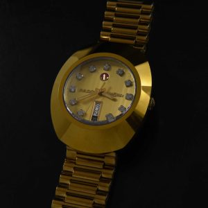 This 1970s 36.5x42.5mm Rado Diastar looks amazing with its tungsten-carbide scratch-resistant case.