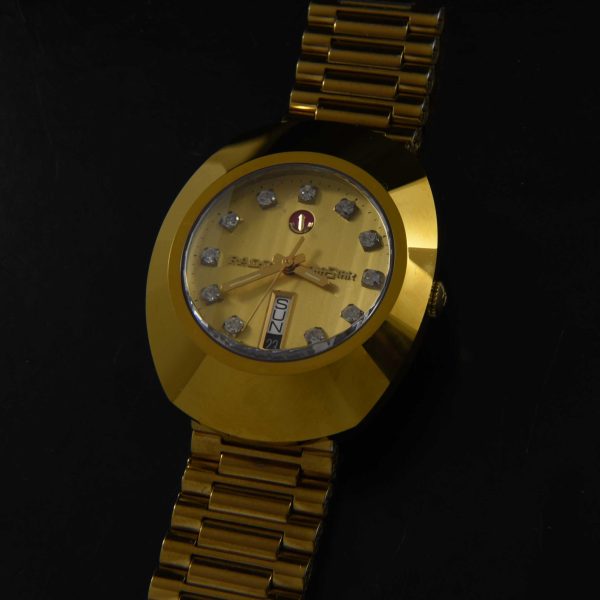 This 1970s 36.5x42.5mm Rado Diastar looks amazing with its tungsten-carbide scratch-resistant case.