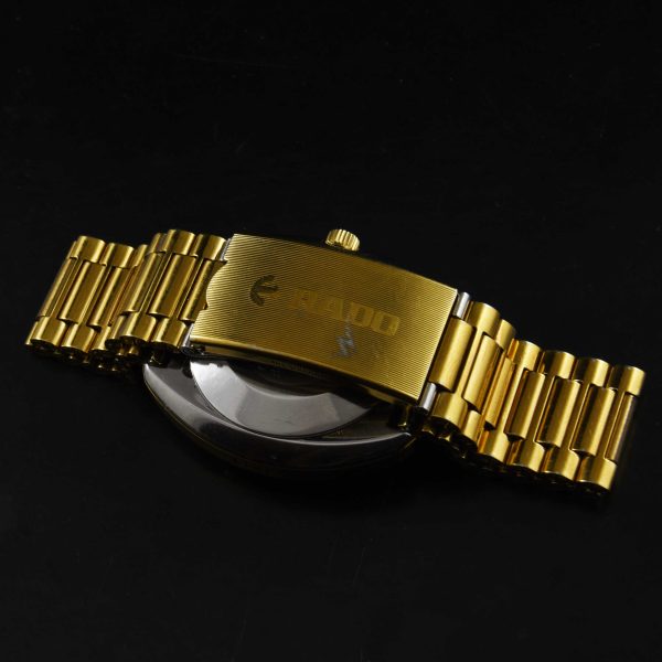 This 1970s 36.5x42.5mm Rado Diastar looks amazing with its tungsten-carbide scratch-resistant case.