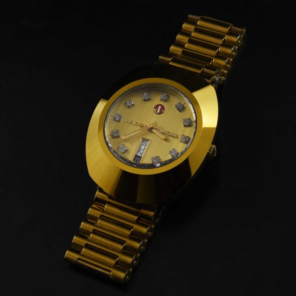 This 1970s 36.5x42.5mm Rado Diastar looks amazing with its tungsten-carbide scratch-resistant case.