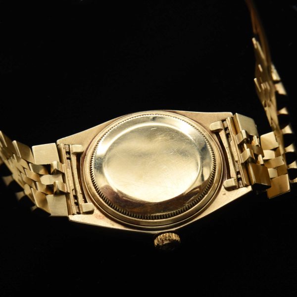 This incredibly preserved 1969 Rolex Datejust measuring 36mm in solid-14k-gold comes complete with its box and original guarantee certificate having matching punched serial numbers.