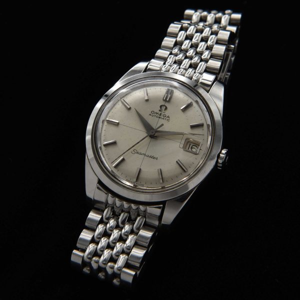 This is a 35mm vintage 1966 Omega Seamaster having an original quadrant dial with lovely patina.